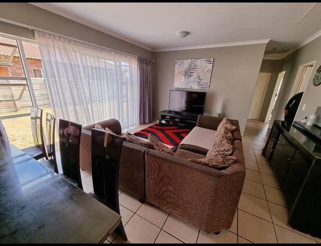 3 BEDROOM HOUSE FOR SALE IN THE ORCHARDS